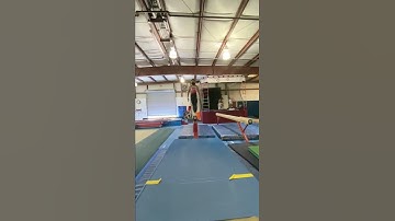 Straddle jump dismount