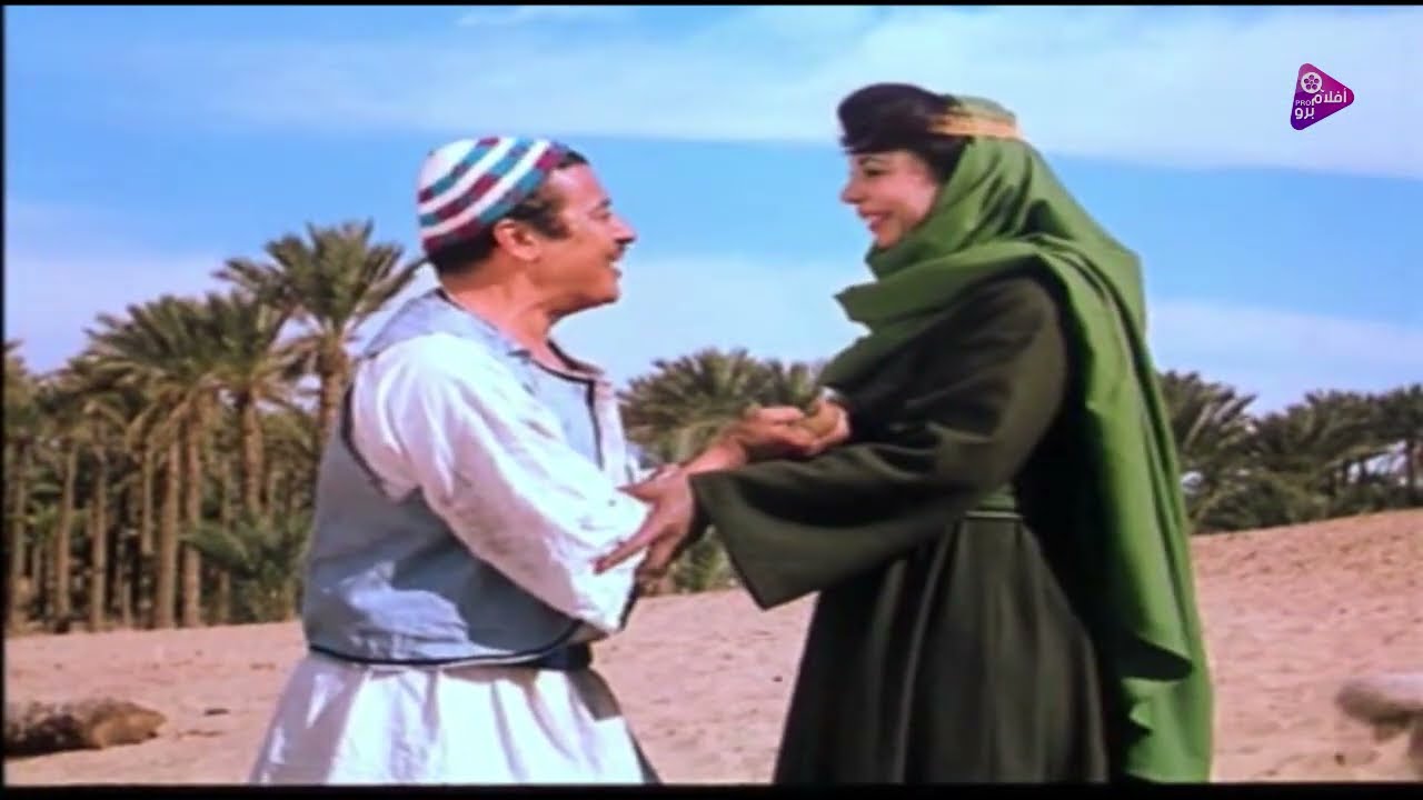 تتعرف البدوية كنوز ابنة زعيم قبيلة على هارون من قبيلة أخرىمن الافلام الحلوة  لعماد حمدى  وفيلم كنوز