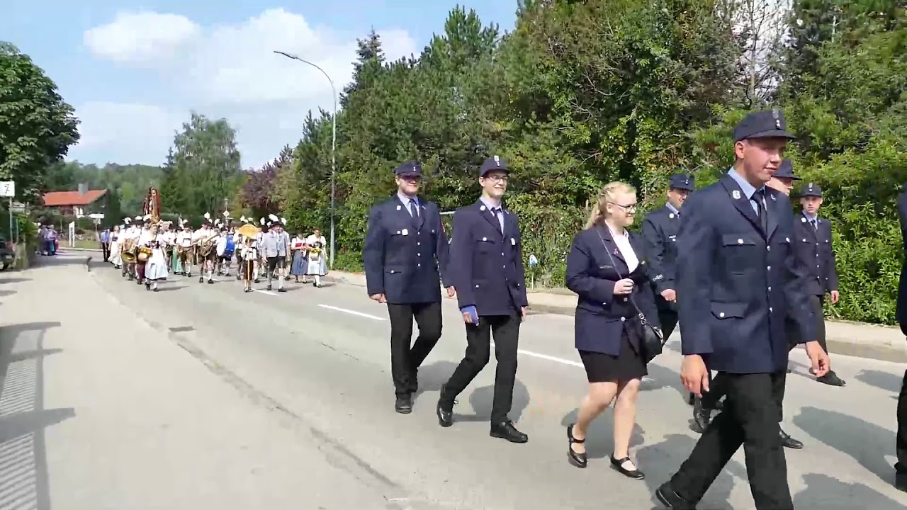 Festsonntag FFW Waging Umzug