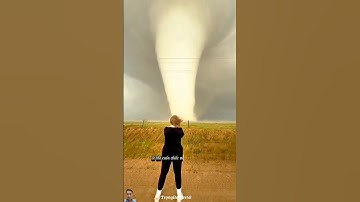 CẬN CẢNH  LỐC XOÁY KINH KHỦNG SẮP SỬA THÀNH SIÊU BÃO