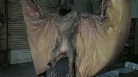 HAUNTEDPROPS.COM DINO100 - Perched Pterodactyl