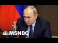 Kremlin Vet Says Putin Aides Will Overthrow Him Before Sharing 'Bad News'