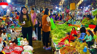 Камбоджийский продовольственный рынок, огромные поставки овощей, рыбы, мяса и фруктов