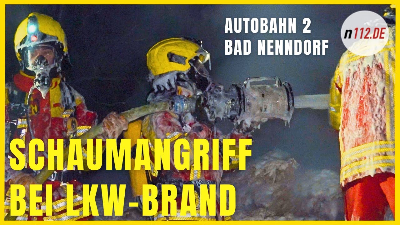 A2 Bad Nenndorf: LKW mit Dämm-Material in Vollbrand, massiver Schaum-Angriff