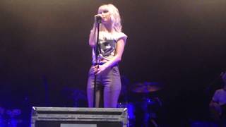 Paramore: Speech before Hate to See Your Heart Break in Vienna (2017. 06. 29.)
