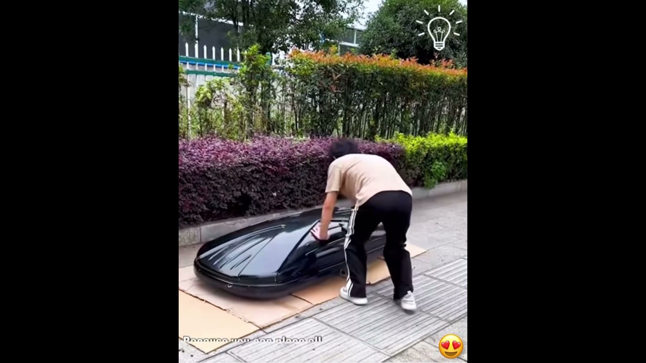 Say goodbye to packing struggles with this rooftop cargo box🧳