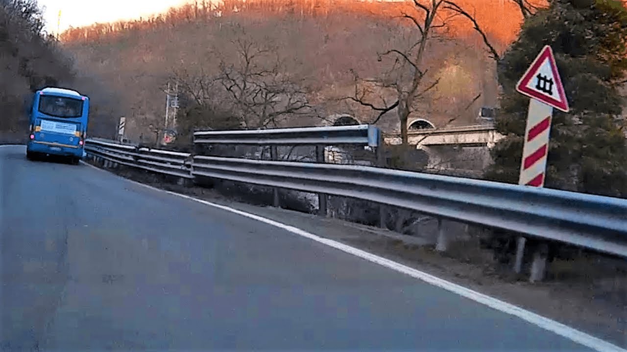 Passaggi a livello SP 456 Turchino treno merci in transito # railroad crossing # bahnübergang