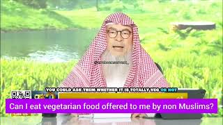 Can we share food with non-muslims/kuffar? - Sheikh Assim Al Hakim