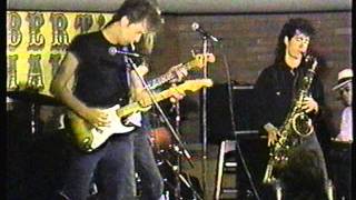 Baby Please Don&#39;t Go - 1/2 of The Phantoms jamming in Toronto, July 1990