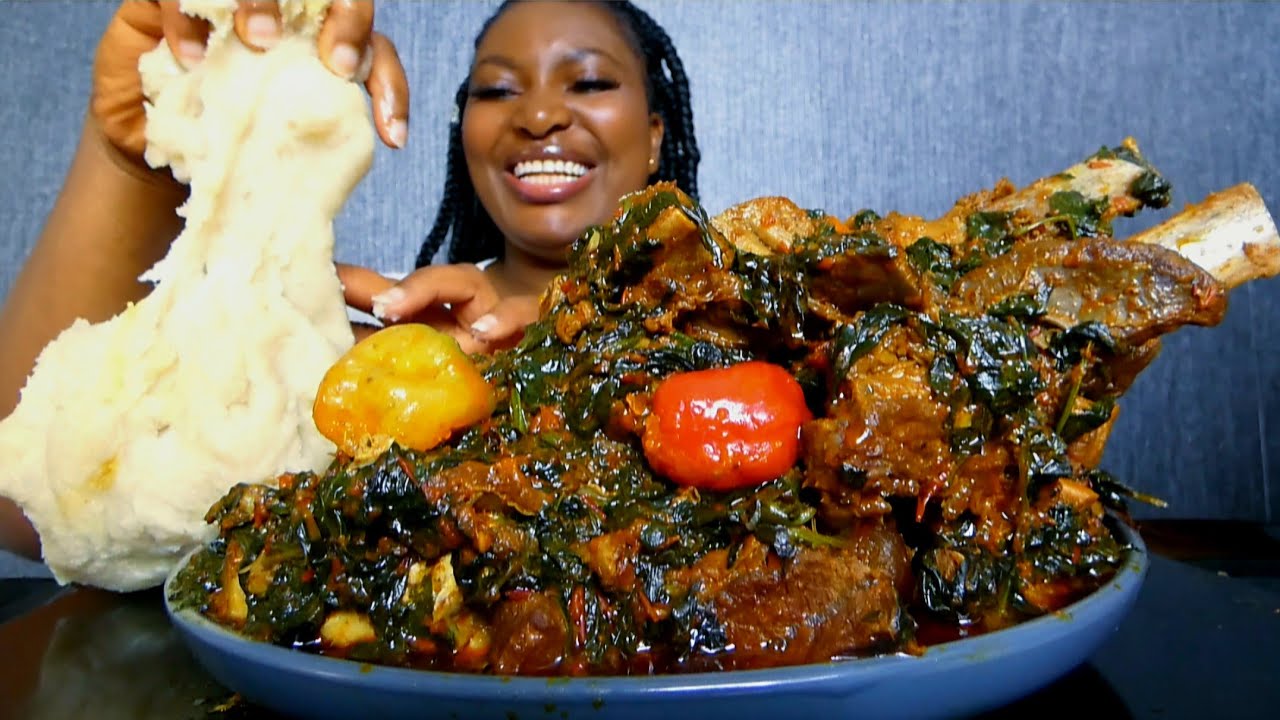 Готовьте и ешьте со мной вкусный суп из козлятины и шпината с фуфу/Асмр мукбанг