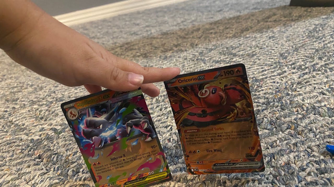 Открываю суперредкую карту покемона!!!!