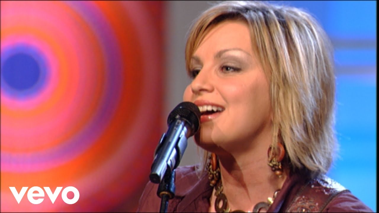 Bill & Gloria Gaither - Everything Is Going to Turn Out Right [Live] ft. The Isaacs