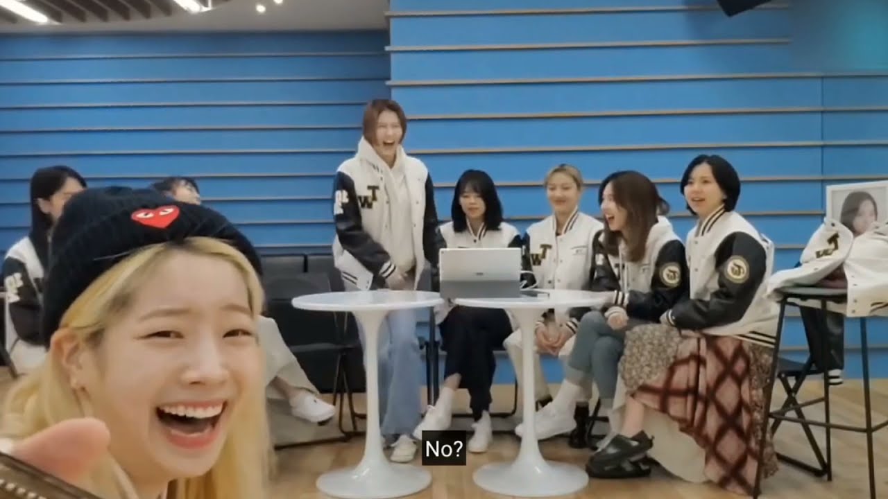 Tzuyu make her unnie laugh 😂 for 16 minute 