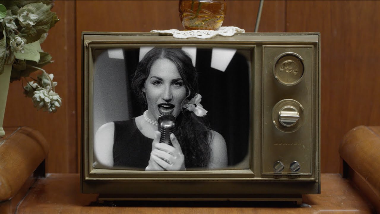 Guarda Alive - Danielle Knoll su YouTube Guarda Alive - Danielle Knoll su YouTube