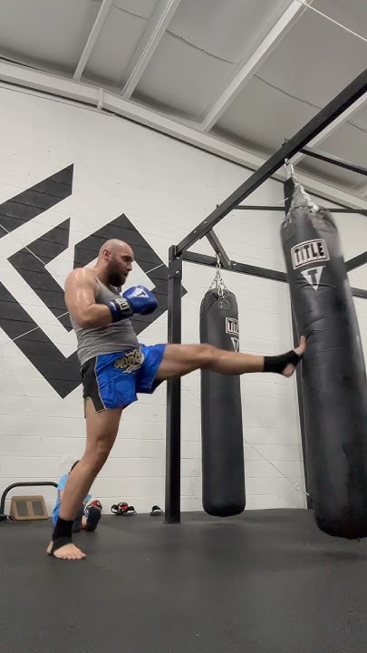 Kickboxing Combo of the DAY! Heavy Bag Drill. Check Description # ...