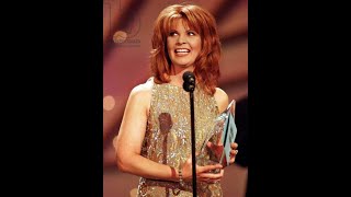 30th CMA Awards (1996) : Female Vocalist of the Year - Patty Loveless