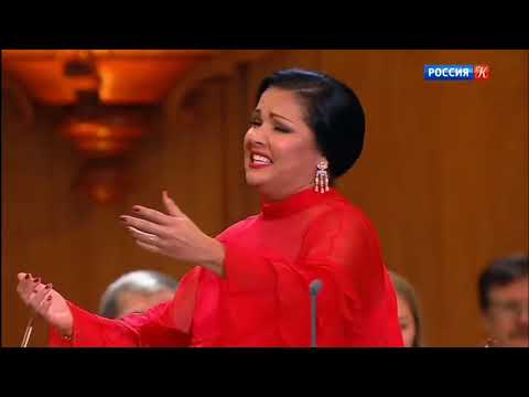 Video: Anna Netrebko gick ner i vikt och skrytte med smala ben