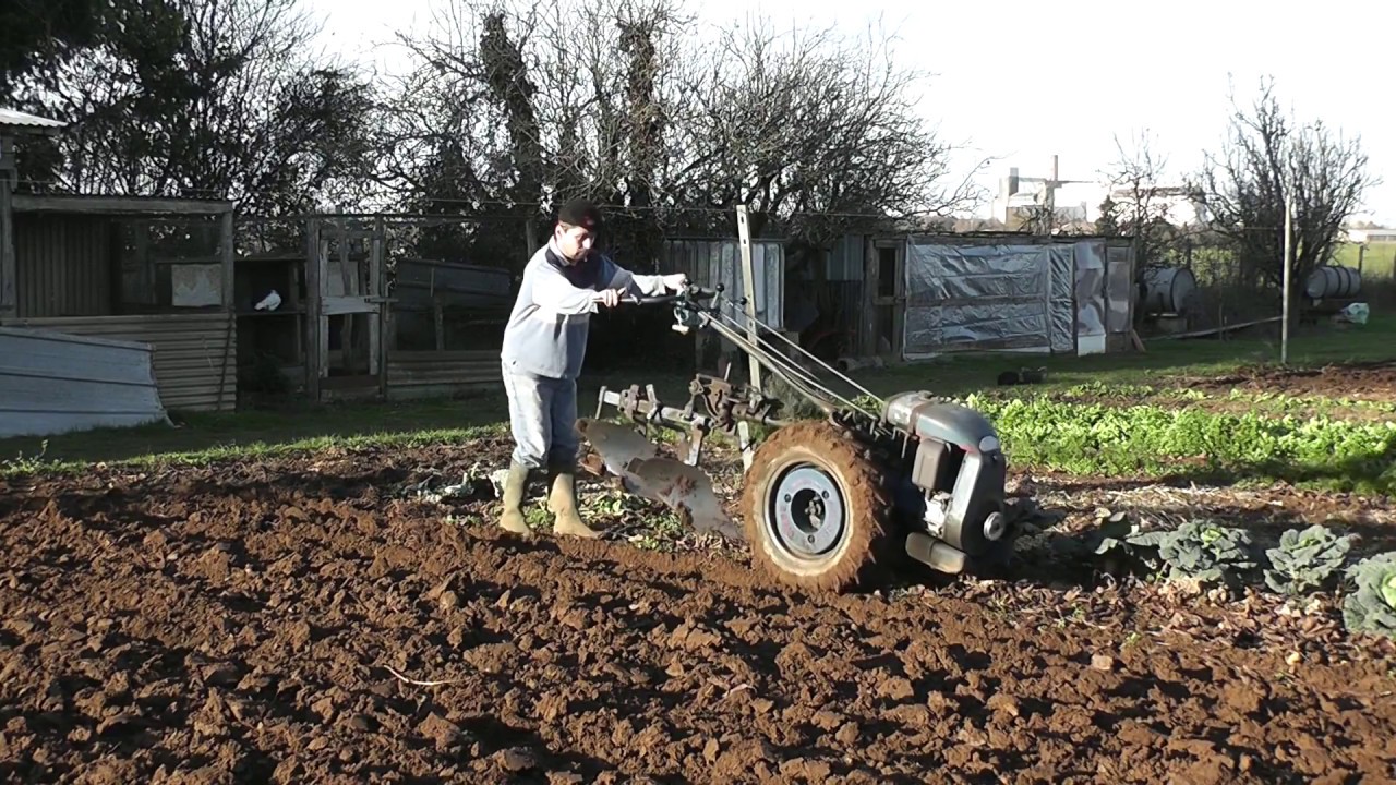staub pp3b avec sa charrue reversible et sa brabant double