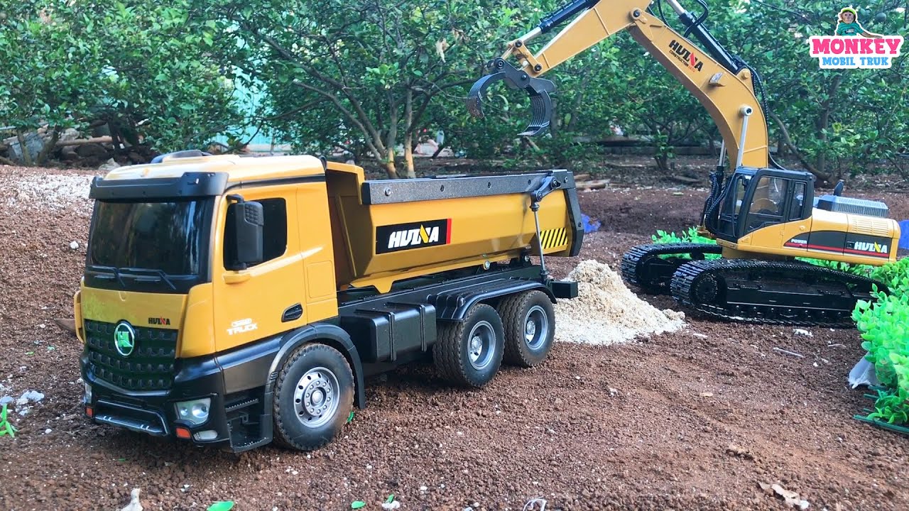 Membuka Kotak dan Meninjau Huina Dump Truck 1573
