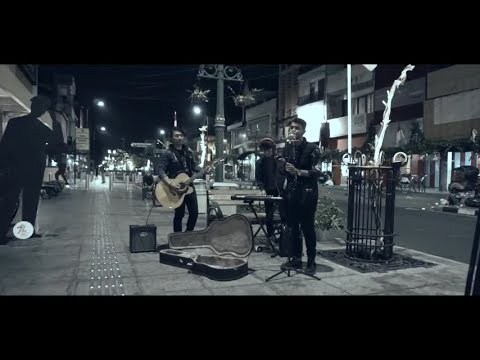 Akad - Payung Teduh (cover) - by pengamen Yogya Malioboro