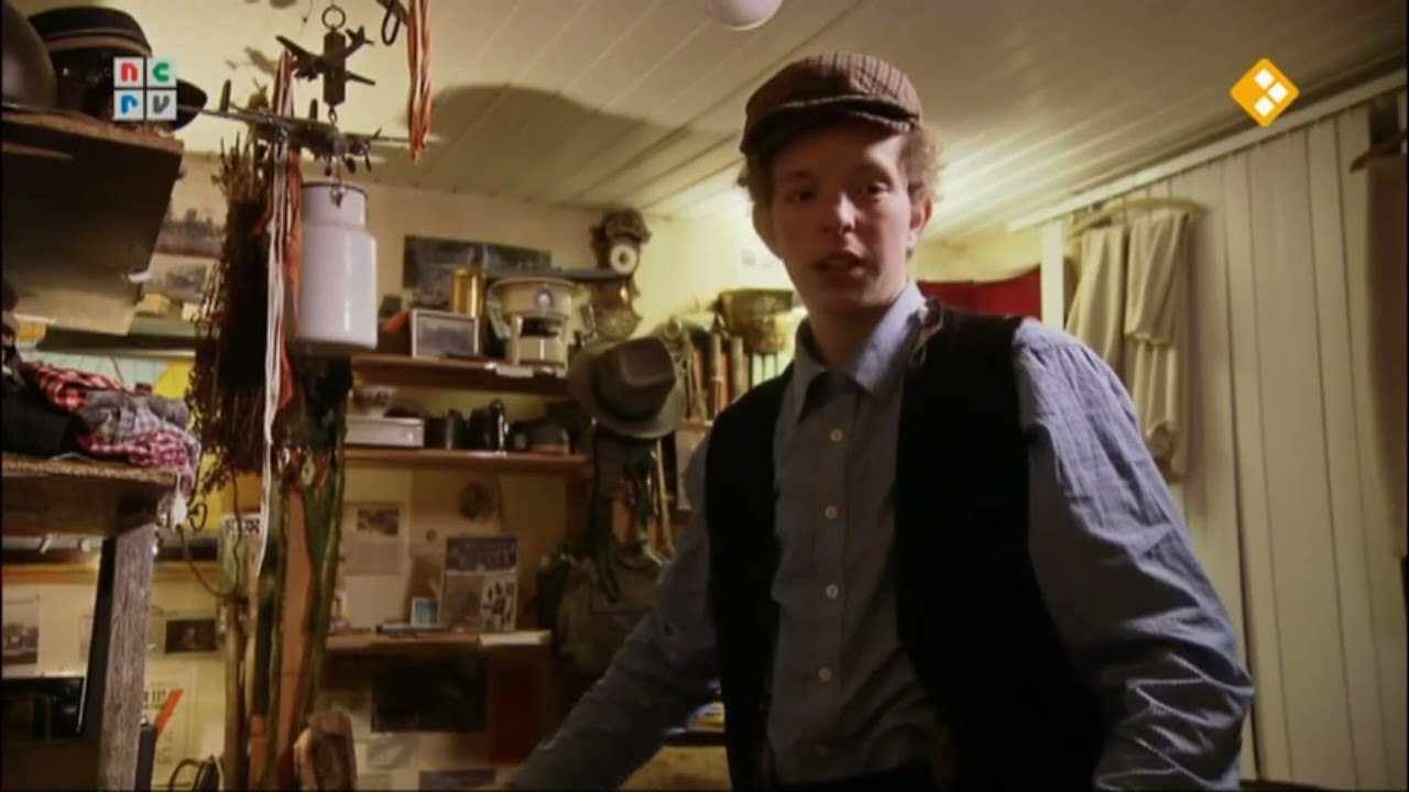 Lytse Frans laat zijn museum zien - Man Bijt Hond