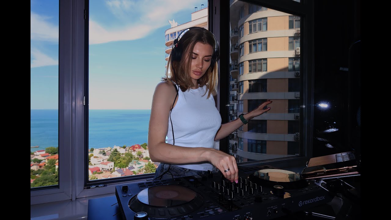 Rooftop DJ Set in Odessa | Deep House / Indie Dance by Lauraloove