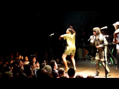 santigold---shove-it-(live-@-music-hall-of-williamsburg---01/16/2012)