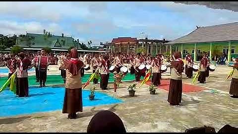 Penampilan Drum band Gita Bahana Matsa di temu osis di MTsN 1 Mura
