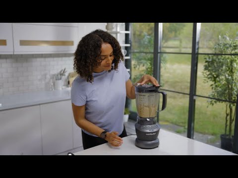 nutribullet Blender Combo  Assembly and use of the pitcher 