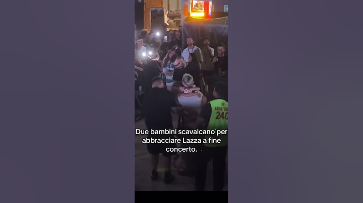 Lazza: due bambini scavalcano le recinsioni per abbracciare il cantante, il video è virale