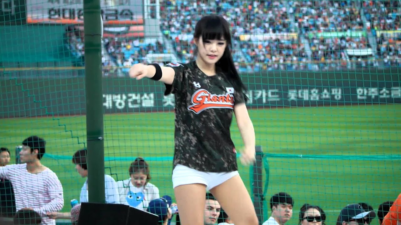 140614 김보경 치어리더 : 삐딱하게 - YouTube