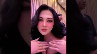 Berline Live Tiktok Belahan Gunung Biru
