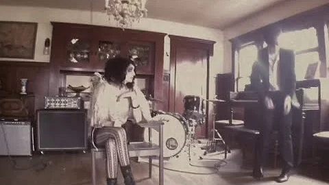 Bitter Lips official video - Queen Kwong