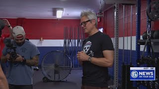 Johnny Knoxville tours new weight room at South-Doyle High School
