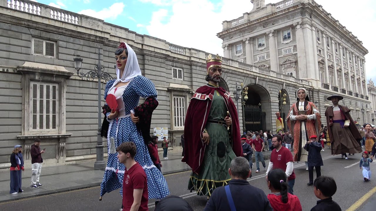 Fiestas de San Isidro 2025: Pasacalles de los Gigantes y Cabezudos