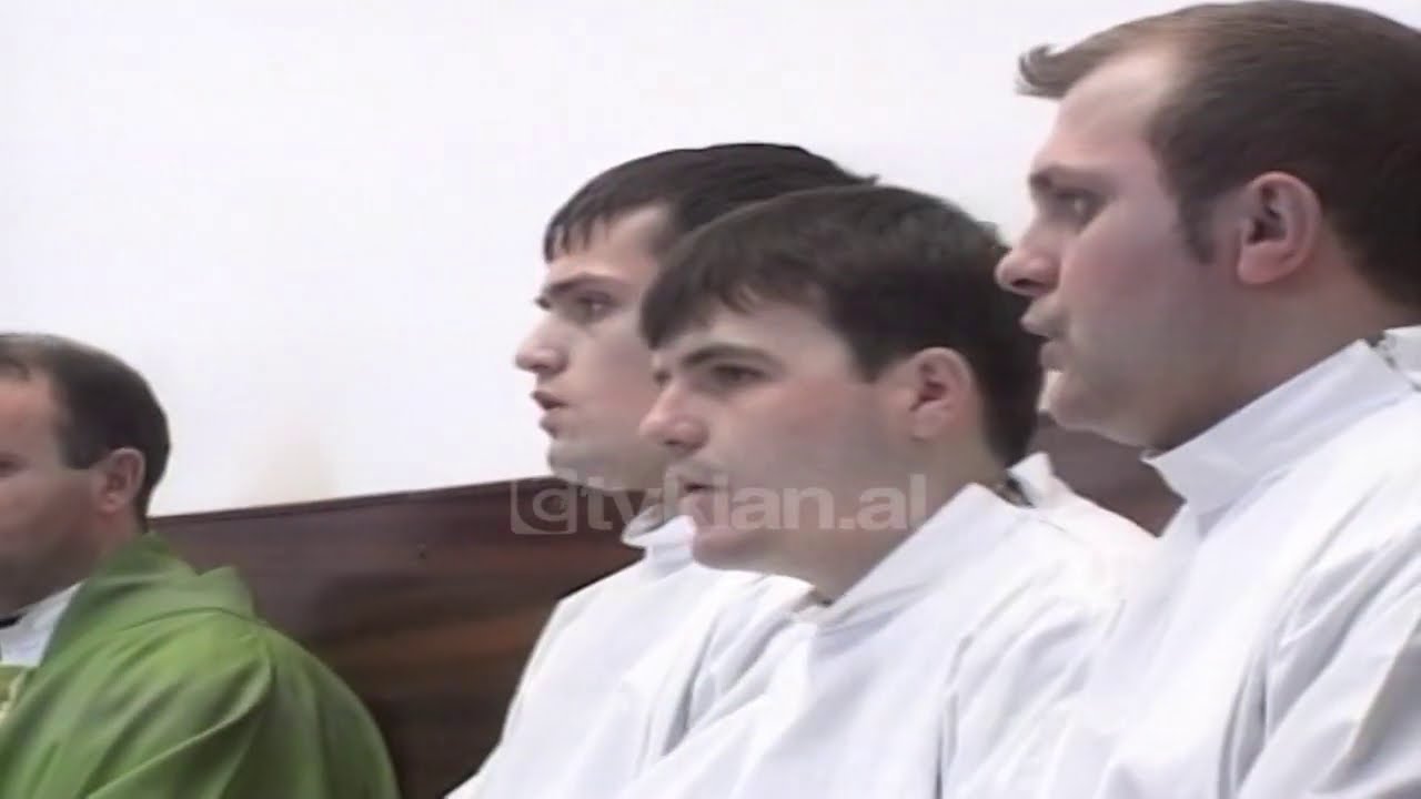 Mesha e pare ne katedralen e Shen Palit ne Tirane - (27 Janar 2002)