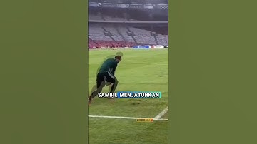 BARU BUAT LATIHAN, KIPER TIMNAS JEPANG INI BENERIN RUMPUT GBK #shorts