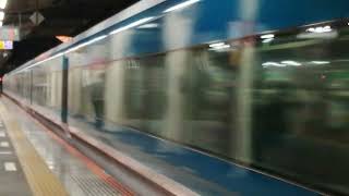 E257系2000番台が平塚1番線をロービーム→ハイビームで通過