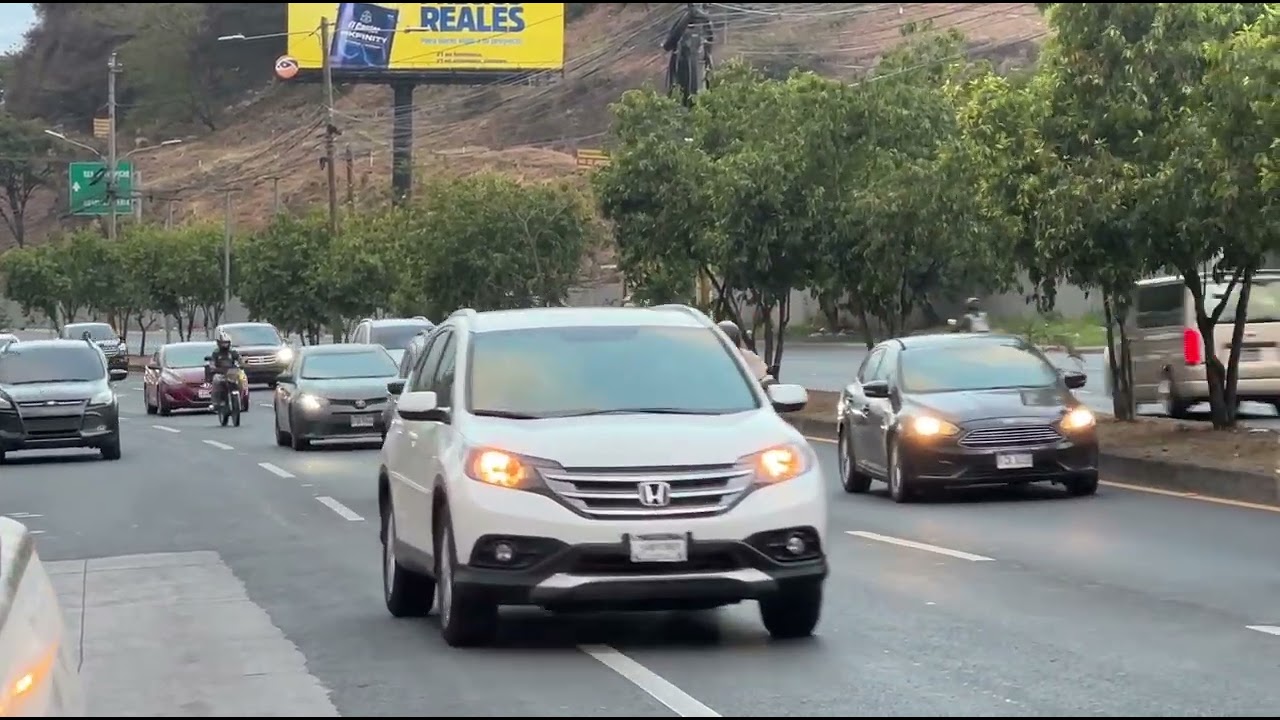 Tráfico lento desde el Anillo Periférico en conexión con Villas del  Sol.