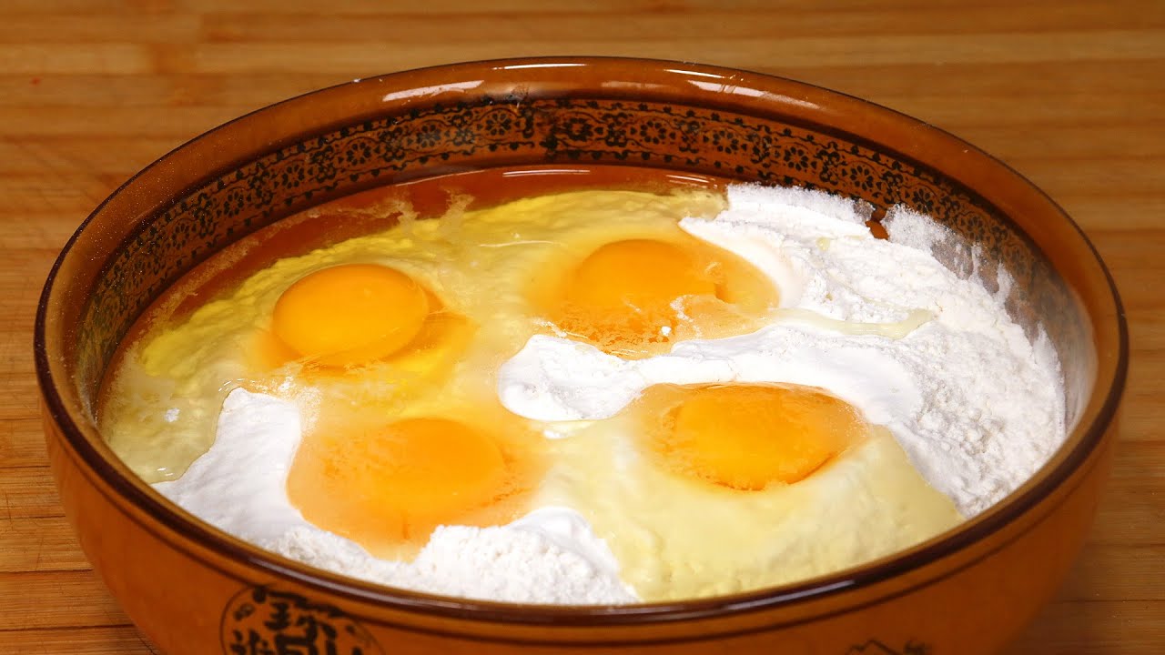 面粉裏打4個雞蛋，不用水，不油炸，比面包還好吃，上桌就搶光！