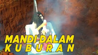 Ngintipin Kuntilanak Mandi Di Bathub Sketsa