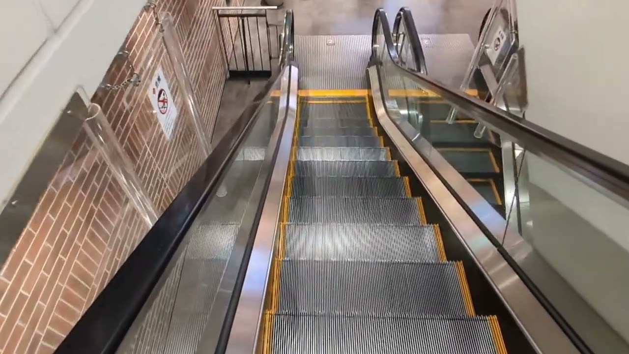 ヒロロ(HIRORO)　エスカレーター　下り