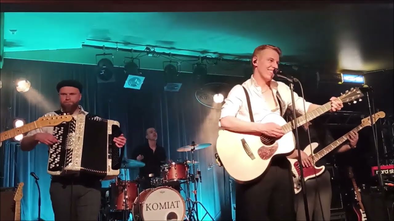 Komiat - Rantakoivun Alla