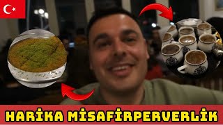 Türk Restoranında Arkadaşlarımla Akşam Yemeği Yeniden Yükleme