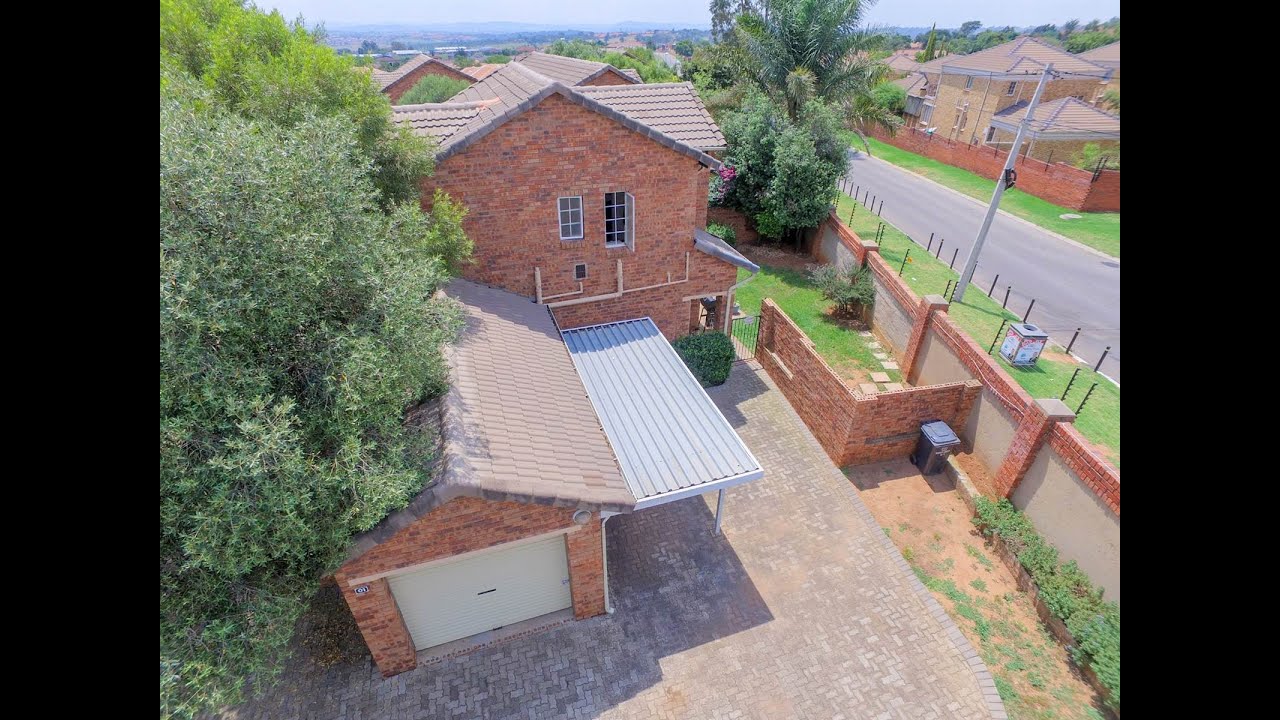 2 Bed Townhouse for sale in Gauteng Johannesburg Roodepoort