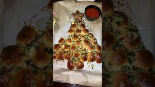 Cheesy Pull Apart Christmas Tree Bread 🎄🤤 Cheesy Pull Apart Christmas Tree Bread 🎄🤤