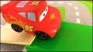 Lightning McQUEEN - TAYO Bus Traffic SCHOOL - Toy Cars Videos for kids. Videos for kids cartoons screenshot 4