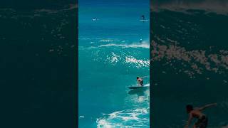 Single fin during the August south swell on O’ahu. #longboardsurfing #hawaii