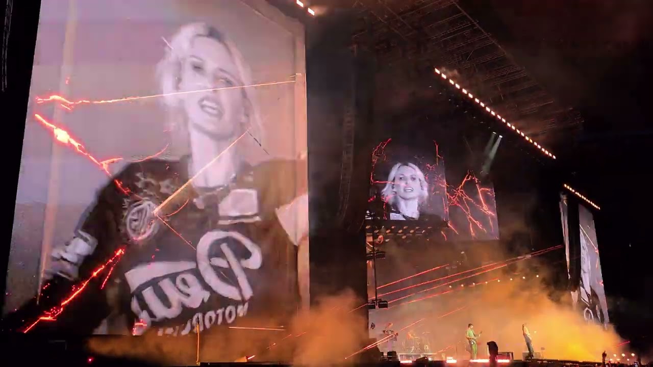 Linkin Park - In the End - Brasilia, Brazil - 2025/Emily plays the intro. 