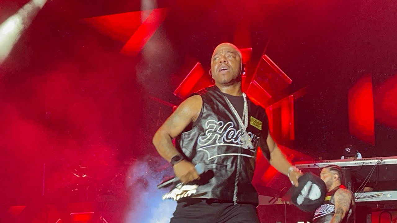 R&B Artist Sisqo N Dru Hill Gave Di Ladies Roses 🌹 N Stole Di Show At Live & Direc Kingston Jamaica